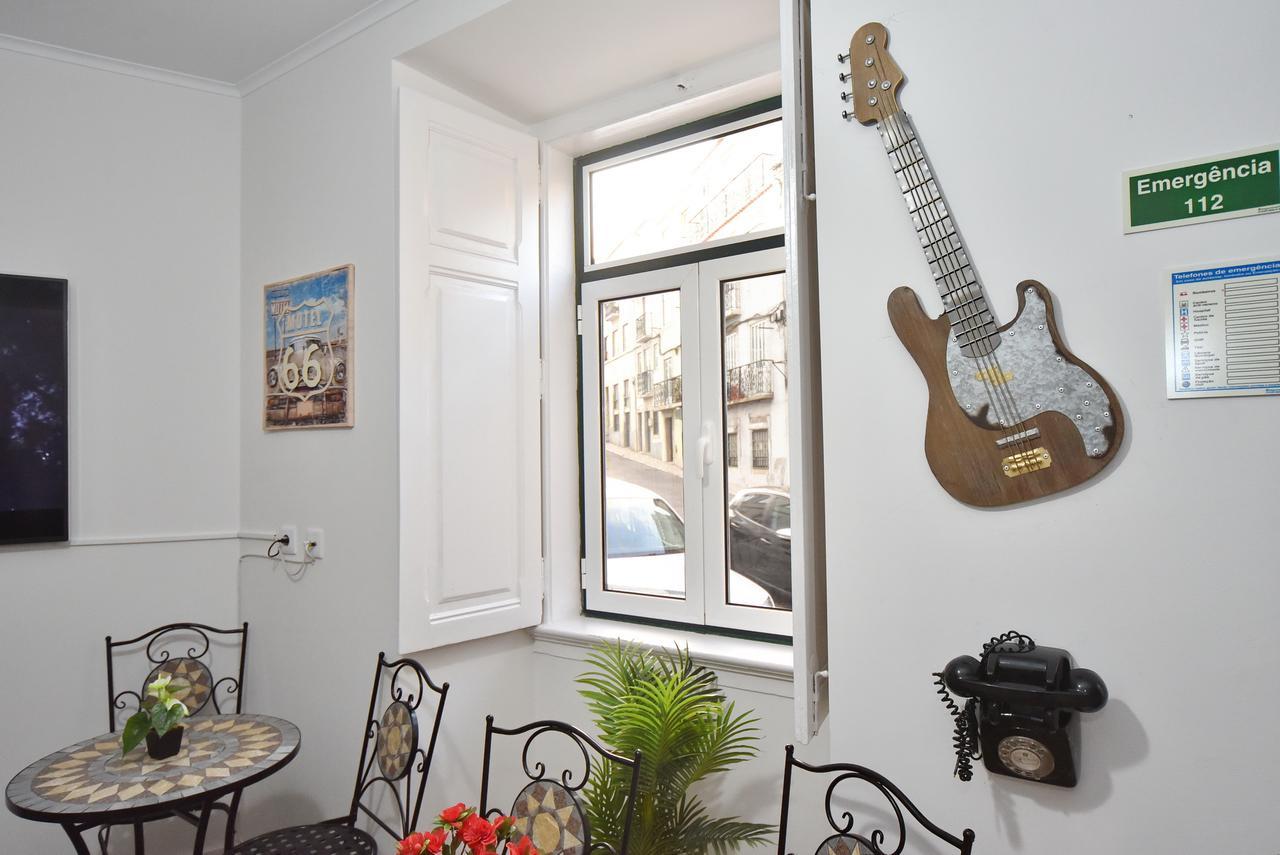 Train Lisbon Hostel Экстерьер фото