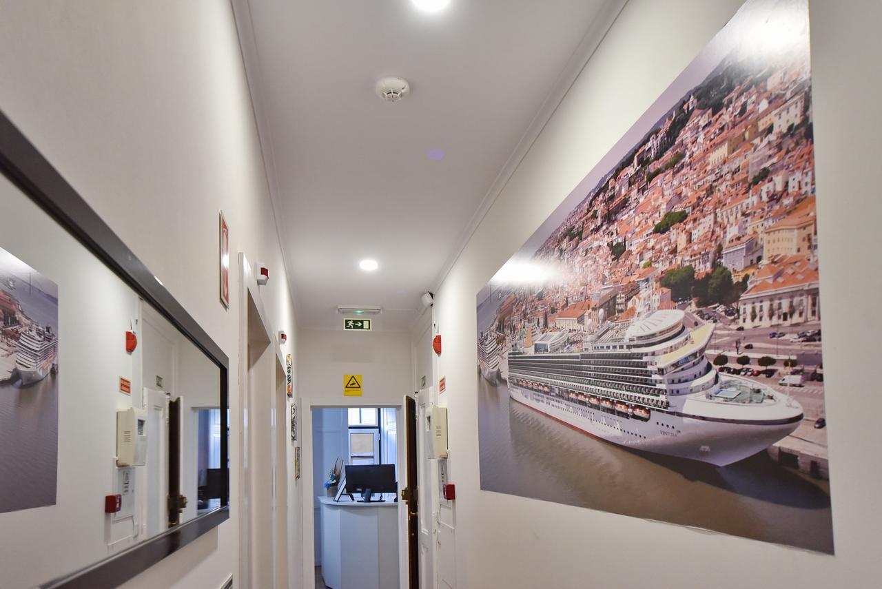 Train Lisbon Hostel Экстерьер фото